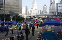 Hong Kong &#39;treo gậy&#39; 7 cảnh sát hành hung người biểu tình